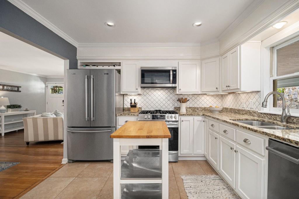 3013 Surrey Lane