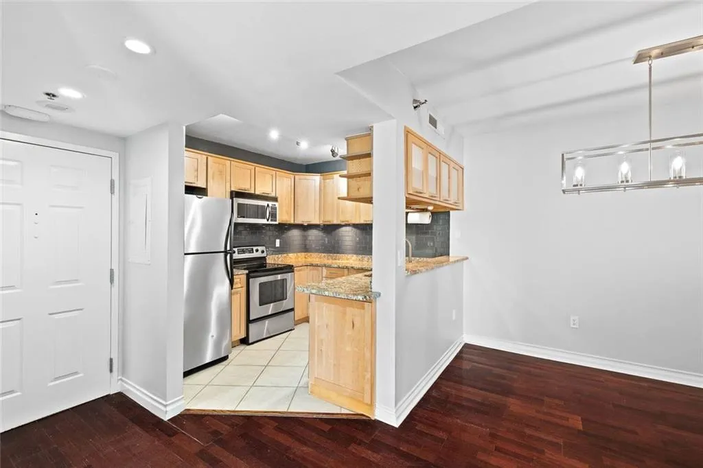 Atlanta, Georgia 30309, United States, 2 Bedrooms Bedrooms, ,2 BathroomsBathrooms,Residential,Active,169931