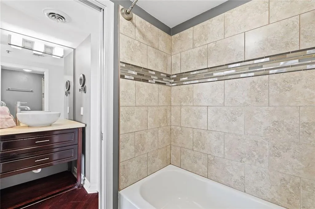 Atlanta, Georgia 30309, United States, 2 Bedrooms Bedrooms, ,2 BathroomsBathrooms,Residential,Active,169931