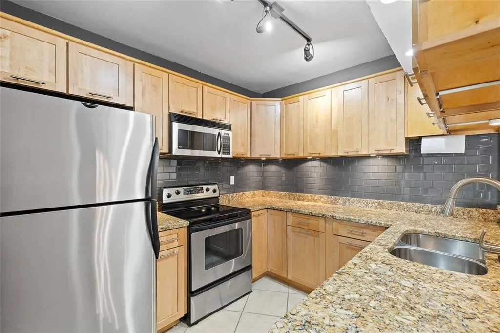 Atlanta, Georgia 30309, United States, 2 Bedrooms Bedrooms, ,2 BathroomsBathrooms,Residential,Active,169931