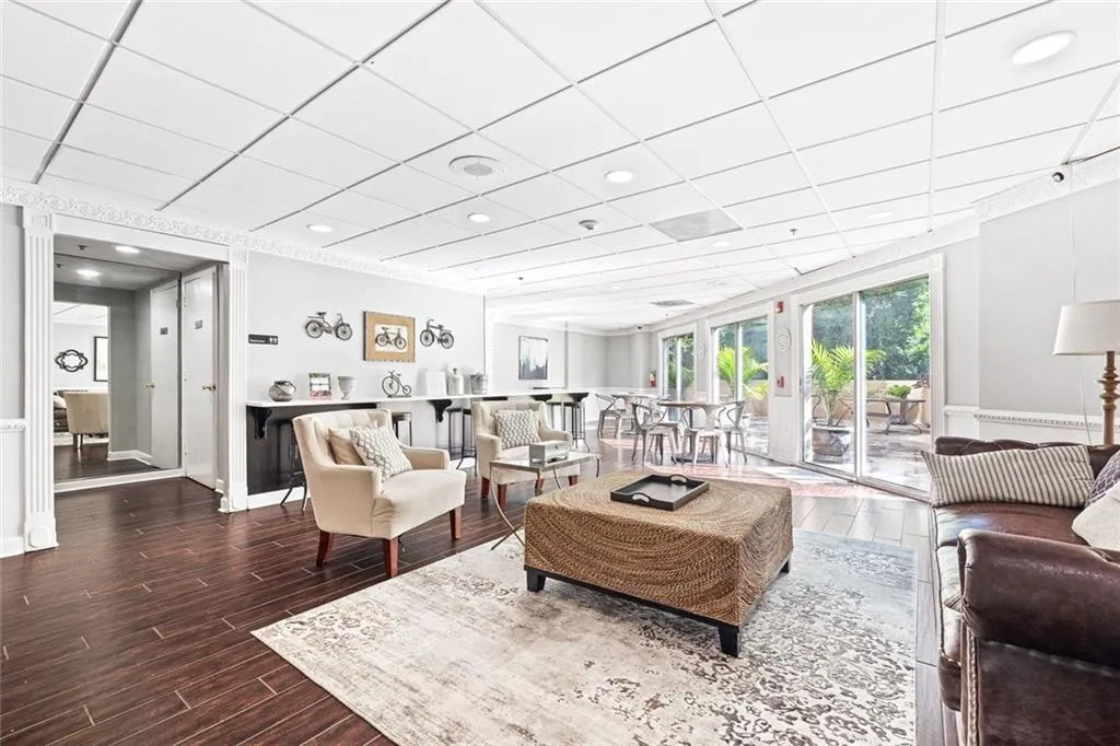 Atlanta, Georgia 30309, United States, 2 Bedrooms Bedrooms, ,2 BathroomsBathrooms,Residential,Active,169931