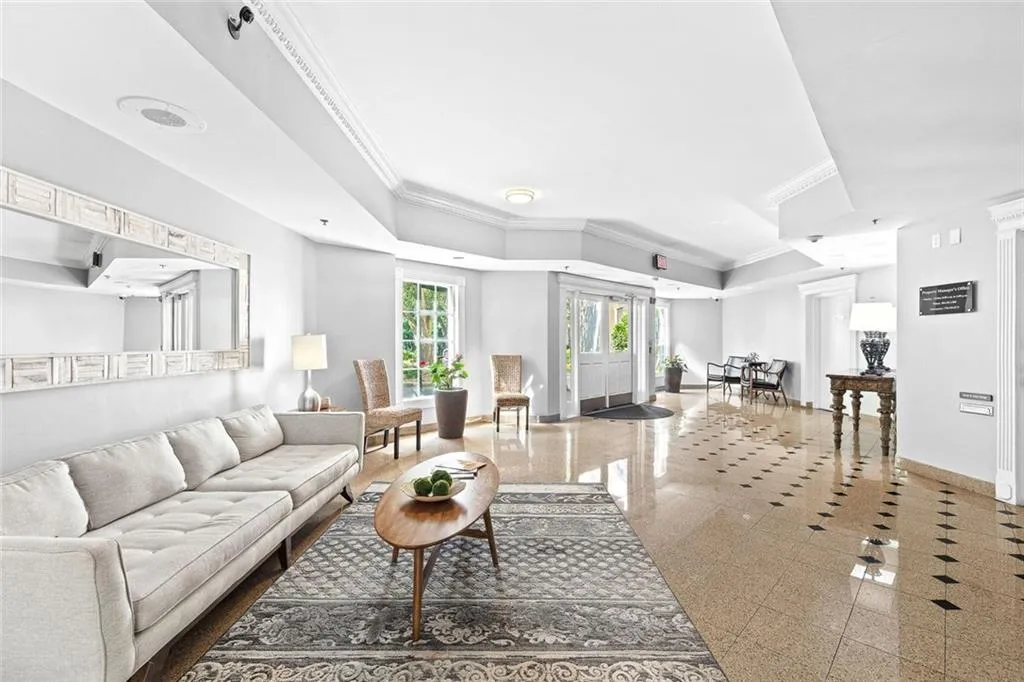 Atlanta, Georgia 30309, United States, 2 Bedrooms Bedrooms, ,2 BathroomsBathrooms,Residential,Active,169931