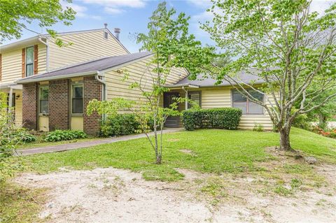Townhouse For Sale - 122 Sandalwood Circle<br/> Lawrenceville, GA 30046