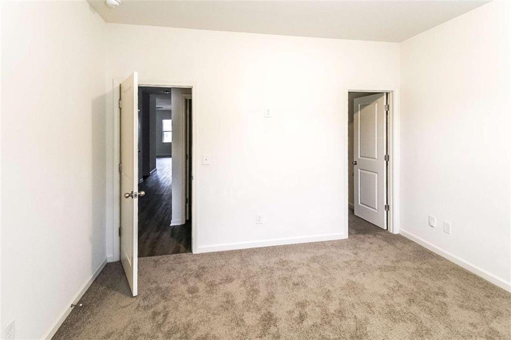 Streamwood Manor - Residential