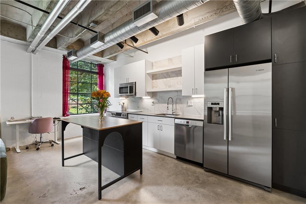 1065 United Avenue 204