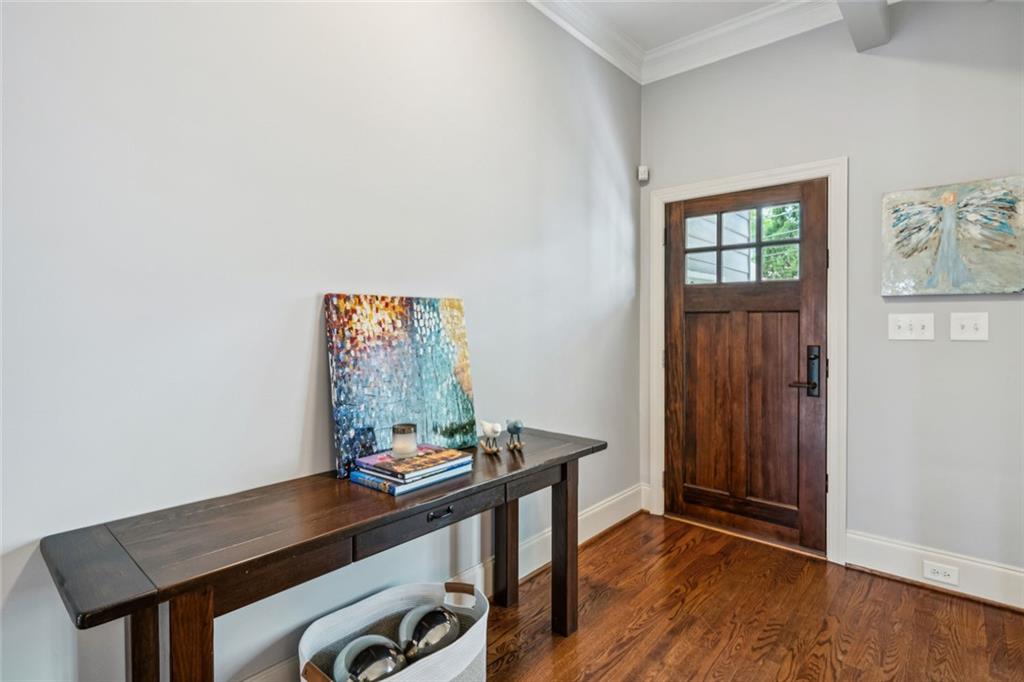 1038 Pine Grove Avenue NE