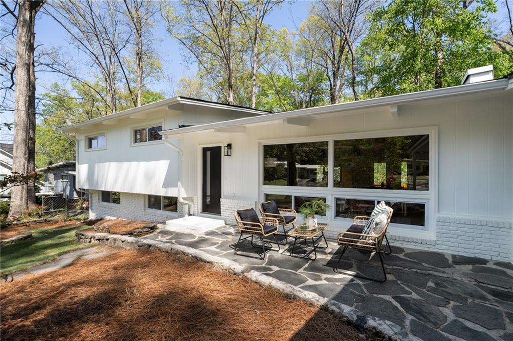 1690 Cotswold Drive, Brookhaven, Georgia image 4