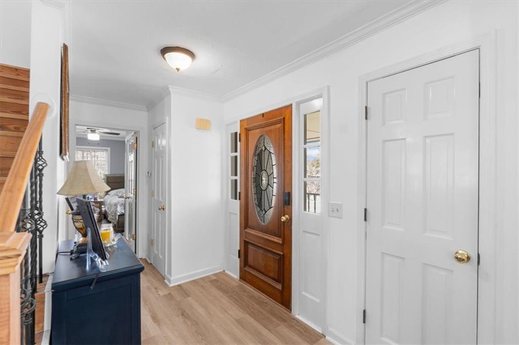 108 E Creekview Drive SW