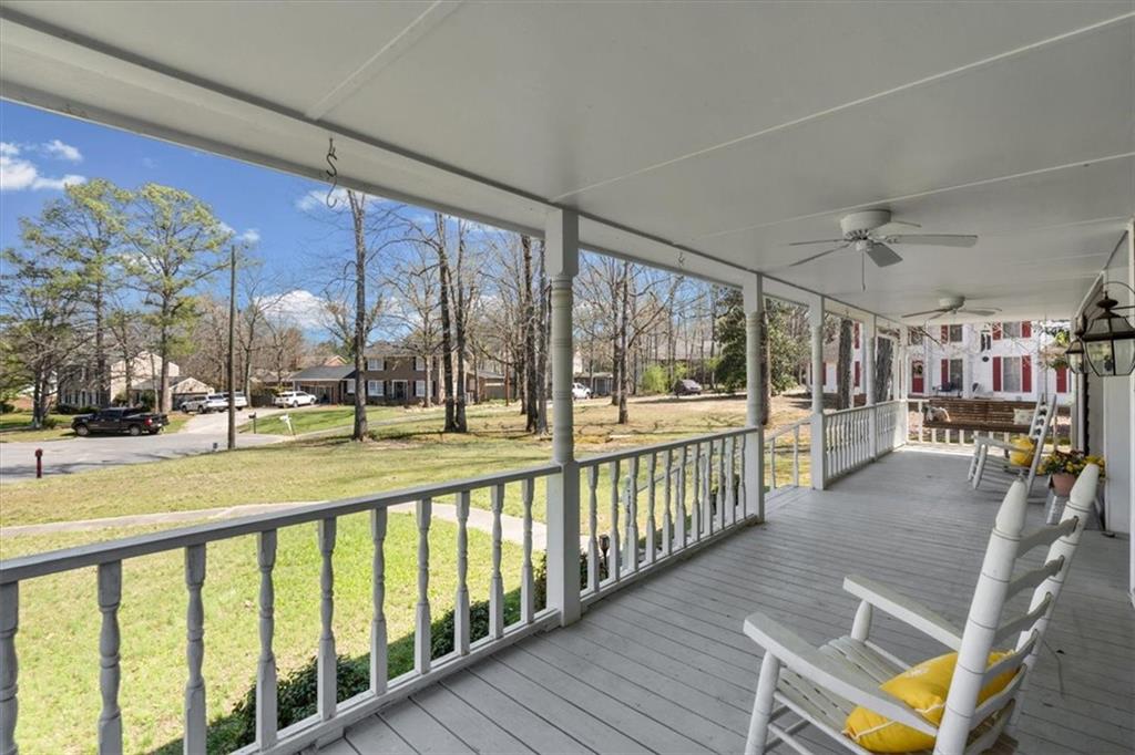 108 E Creekview Drive SW