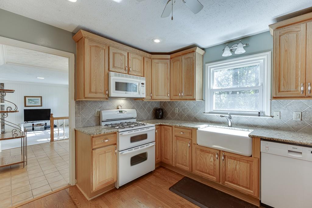 4092 Deerbrook Way, Lilburn, Georgia image 17