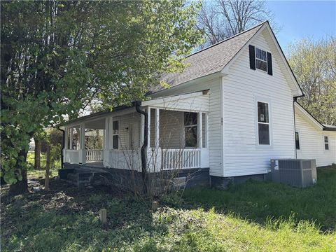 Homes For Sale - 361 Atlanta Highway<br/> Rockmart, GA 30153