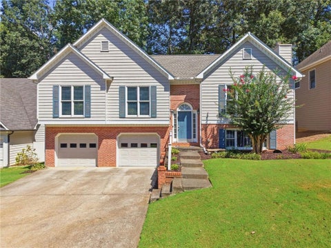 Homes For Sale - 414 Middle Valley Lane<br/> Woodstock, GA 30189