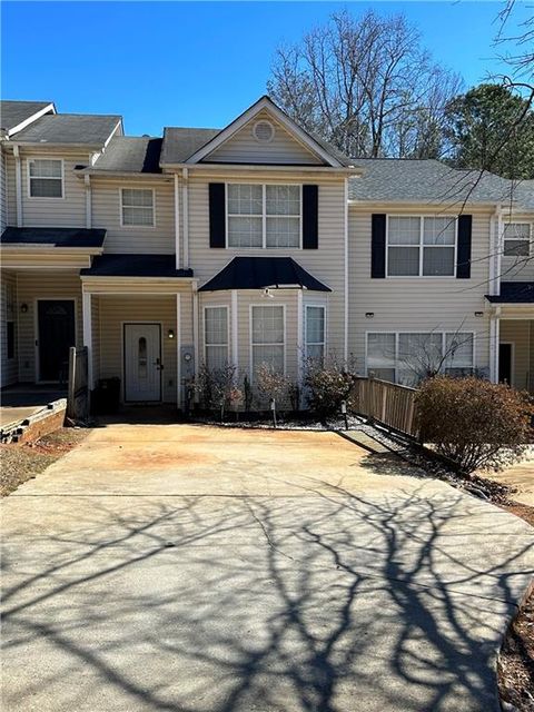 Townhouse For Sale - 6670 Sunset Hills Boulevard<br/> Rex, GA 30273