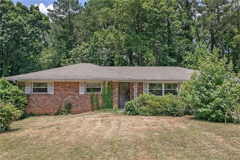 2135 Kilarney Road Decatur GA 30032