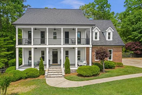 Homes For Sale - 280 Sweet Briar Court<br/> Alpharetta, GA 30004