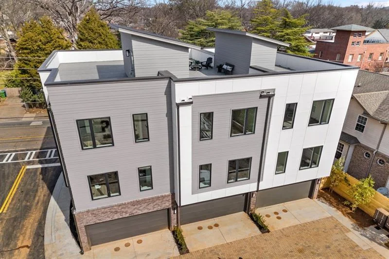 1237 Memorial Drive SE Unit 305