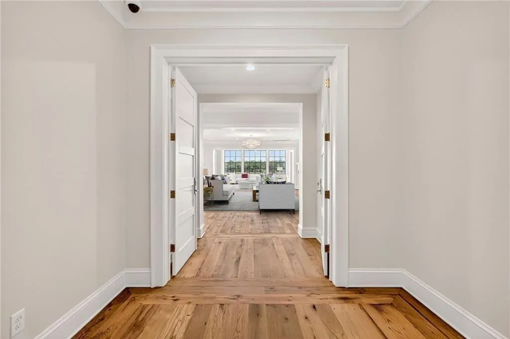 Savannah, Georgia 31401, United States, 3 Bedrooms Bedrooms, ,4 BathroomsBathrooms,Residential,Active,241966