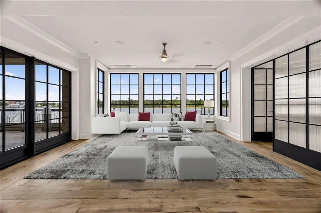 Savannah, Georgia 31401, United States, 3 Bedrooms Bedrooms, ,4 BathroomsBathrooms,Residential,Active,241966