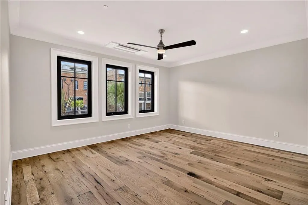 Savannah, Georgia 31401, United States, 3 Bedrooms Bedrooms, ,4 BathroomsBathrooms,Residential,Active,241966