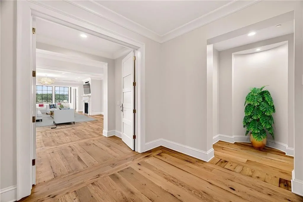 Savannah, Georgia 31401, United States, 3 Bedrooms Bedrooms, ,4 BathroomsBathrooms,Residential,Active,241966