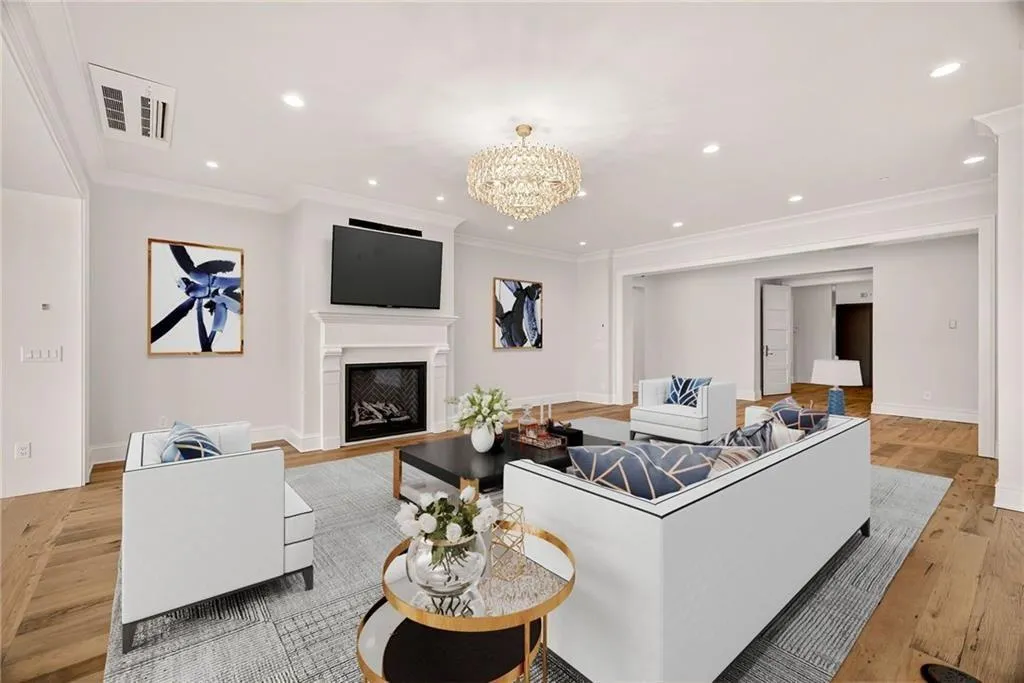 Savannah, Georgia 31401, United States, 3 Bedrooms Bedrooms, ,4 BathroomsBathrooms,Residential,Active,241966