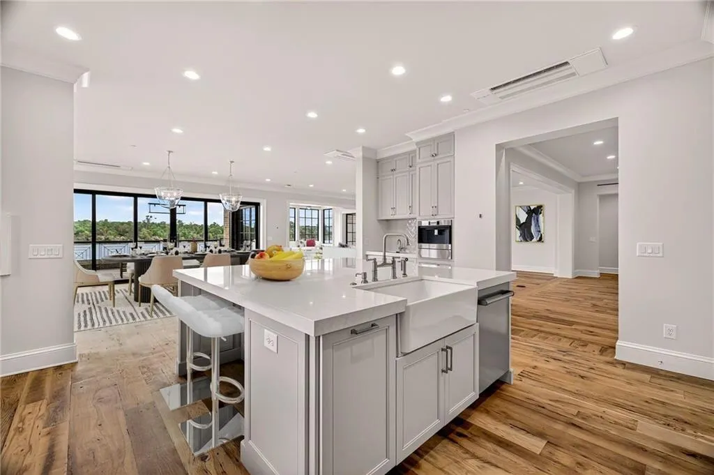 Savannah, Georgia 31401, United States, 3 Bedrooms Bedrooms, ,4 BathroomsBathrooms,Residential,Active,241966