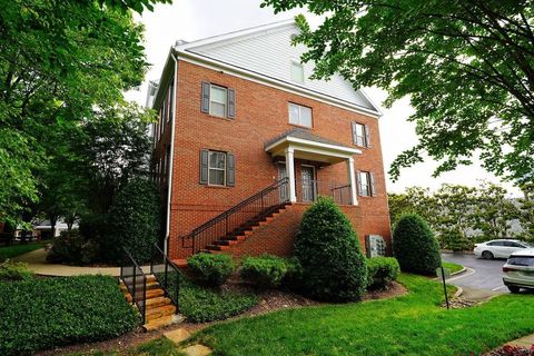 Photo of 307 Le Gran Bend, Sandy Springs, GA 30328 (MLS # 7747858)