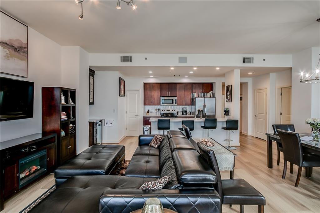 565 Peachtree Street NE 1303