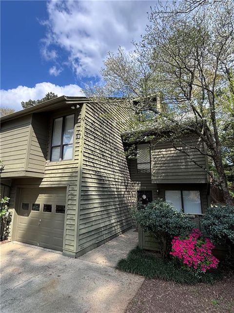 Townhouse For Sale - 1016 Creatwood Circle<br/> Smyrna, GA 30080