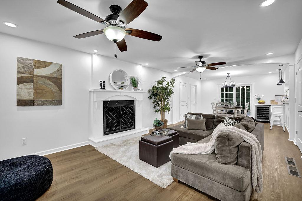 82 Vanessa Drive SE
