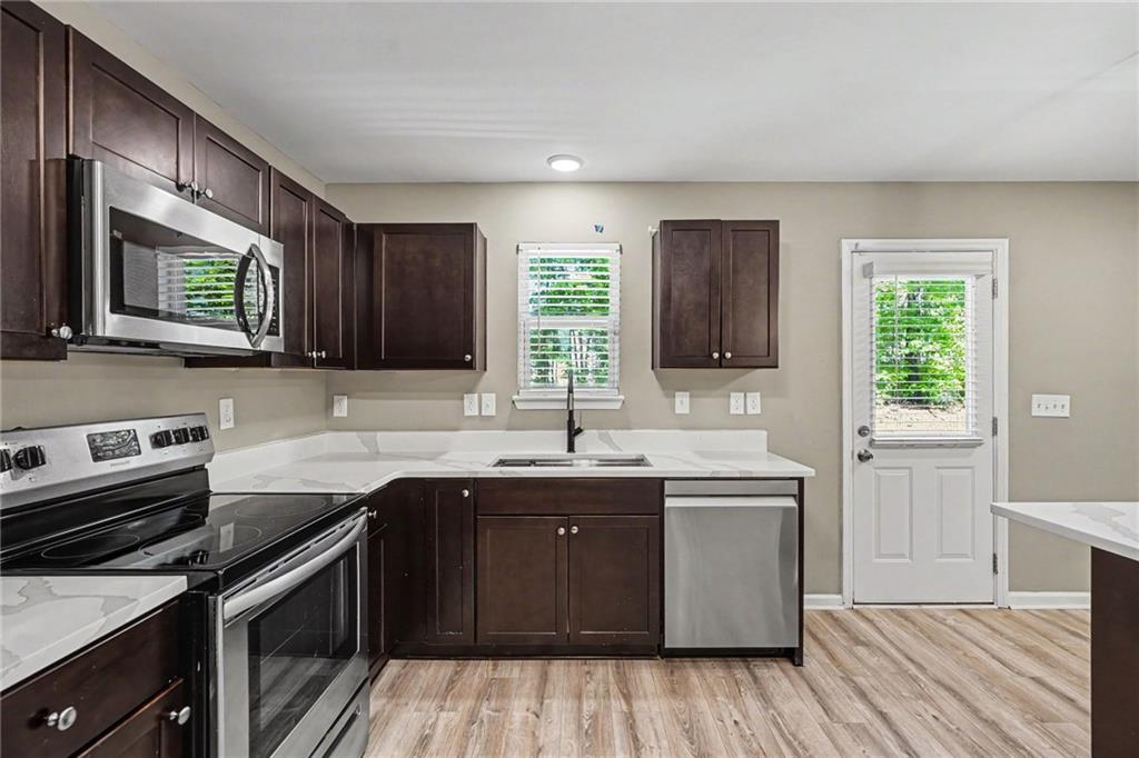 1128 Oak Hollow Lane
