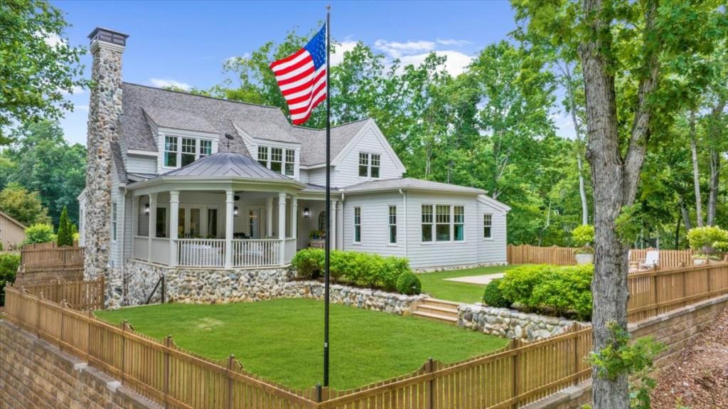218 Lake Pointe Drive