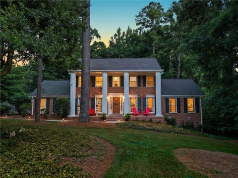Homes For Sale - 2059 Mountain Creek Drive<br/> Dekalb County, Stone Mountain, GA 30087