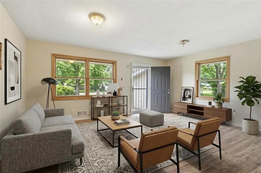 4366 Glenwood Parkway