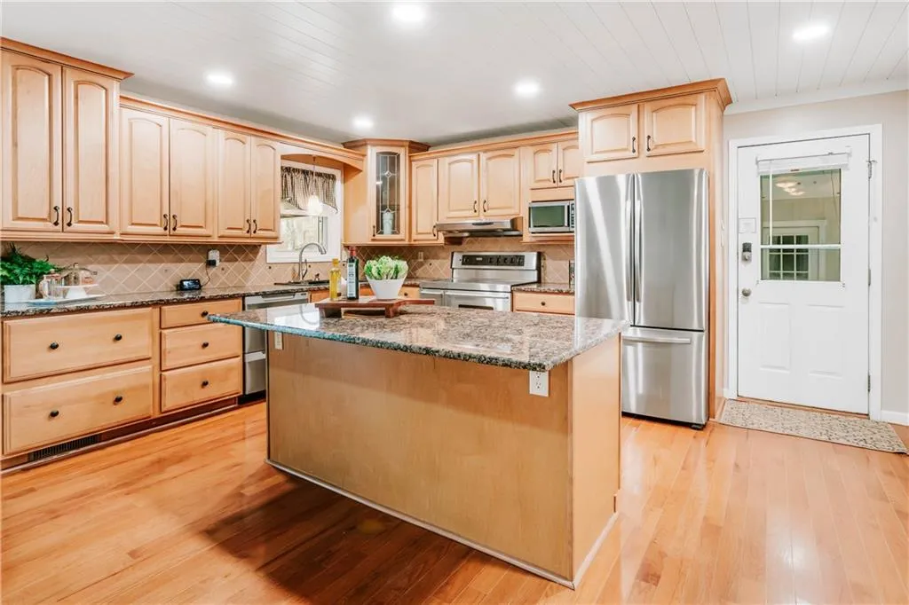 Cumming, Georgia 30041, United States, 4 Bedrooms Bedrooms, ,3 BathroomsBathrooms,Residential,Active,173172