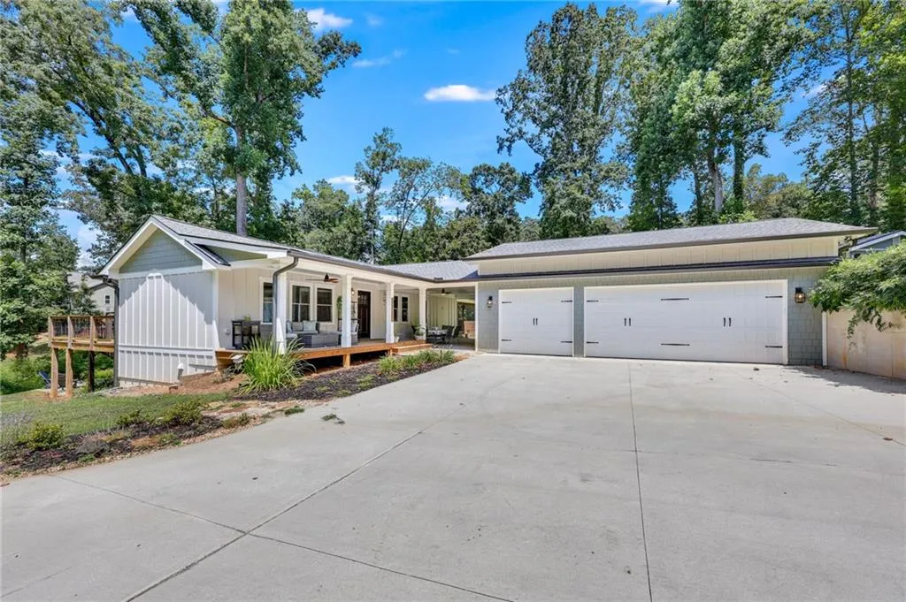 Cumming, Georgia 30041, United States, 4 Bedrooms Bedrooms, ,3 BathroomsBathrooms,Residential,Active,173172