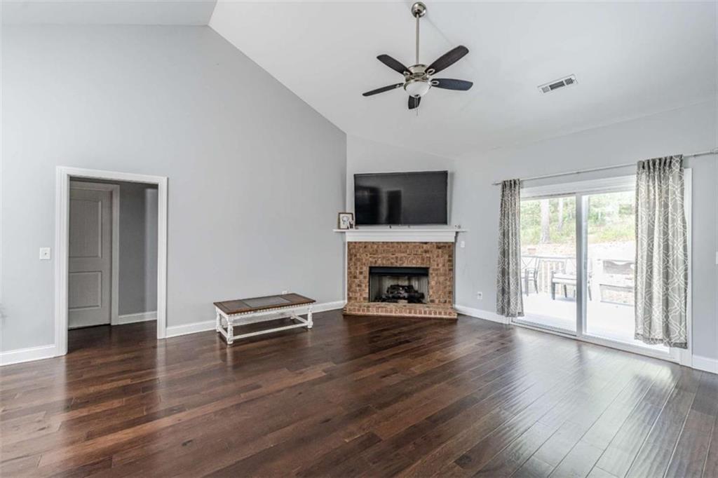 559 Freeman Ferry Road SE