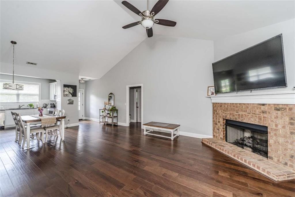 559 Freeman Ferry Road SE