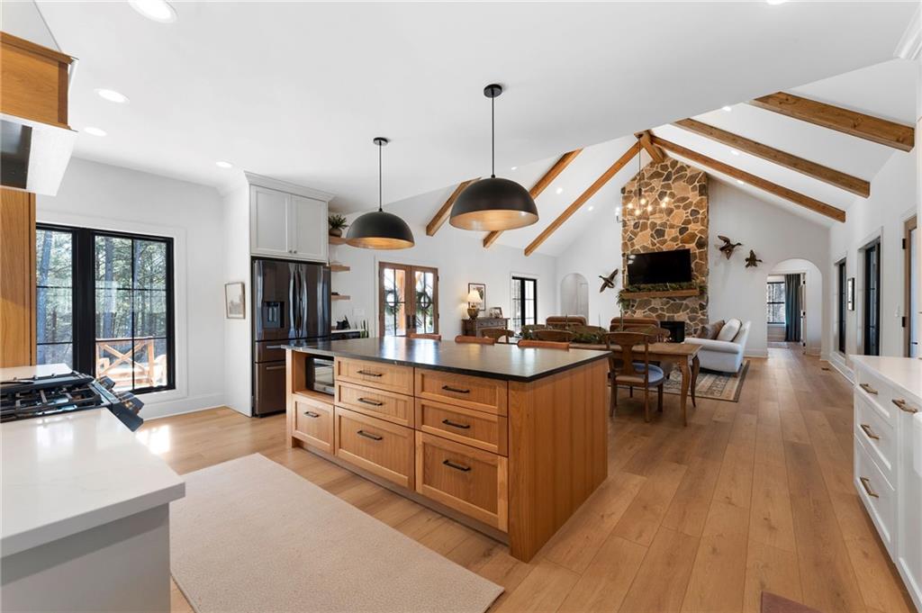 145 Moores Ferry Drive SW