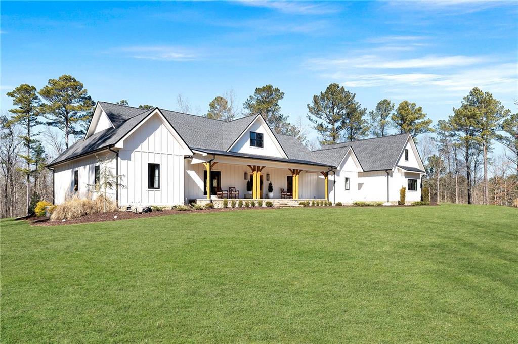 145 Moores Ferry Drive SW