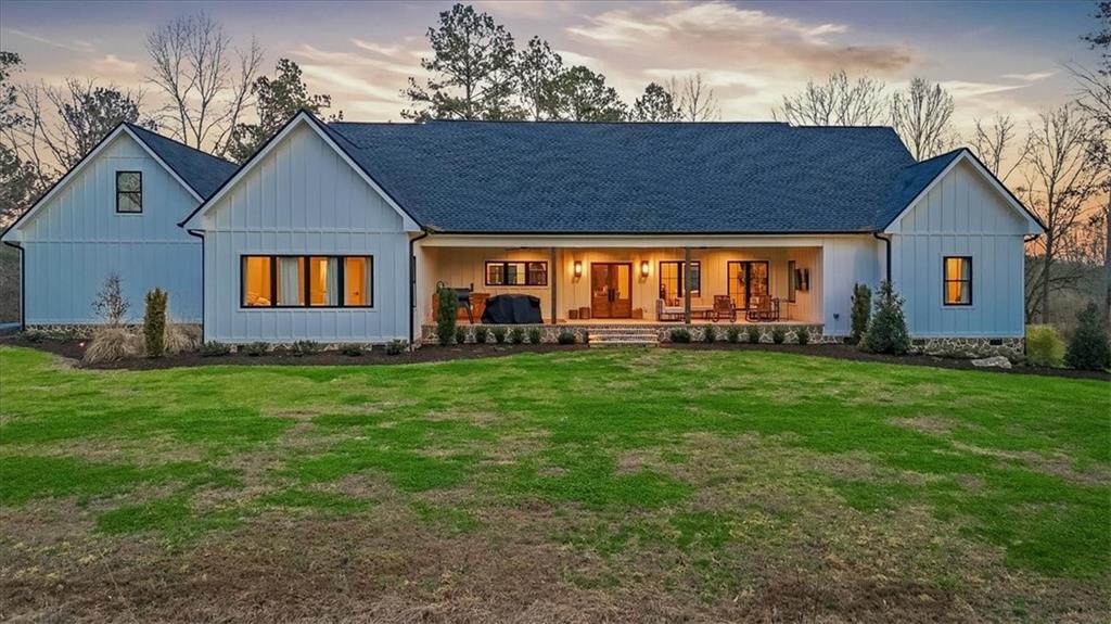 145 Moores Ferry Drive SW