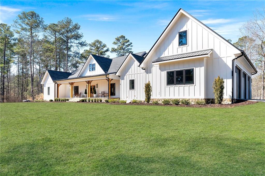 145 Moores Ferry Drive SW