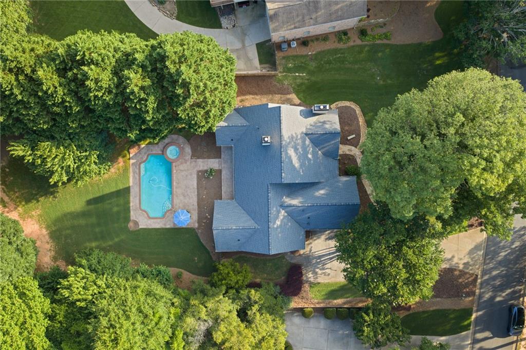 802 Lakeglen Drive