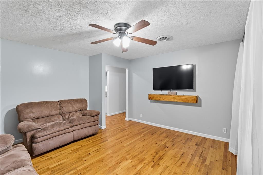 309 Mini Rd SE