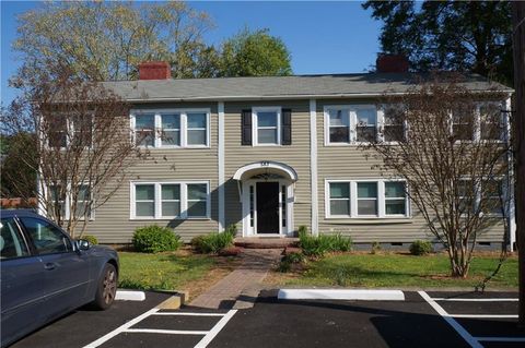 Photo of 583 Colonial Circle SE, Marietta, GA 30060 (MLS # 7744487)