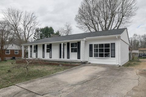 Homes For Sale - 2620 Walnut<br/> Gainesville, GA 30506