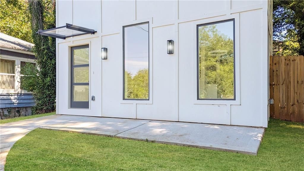 Photo of 1052 Windsor Street SW, Atlanta, GA 30310 (MLS # 7685166)