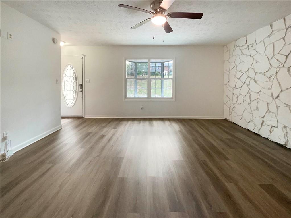 1098 Eastview Circle, Conyers, Georgia image 3