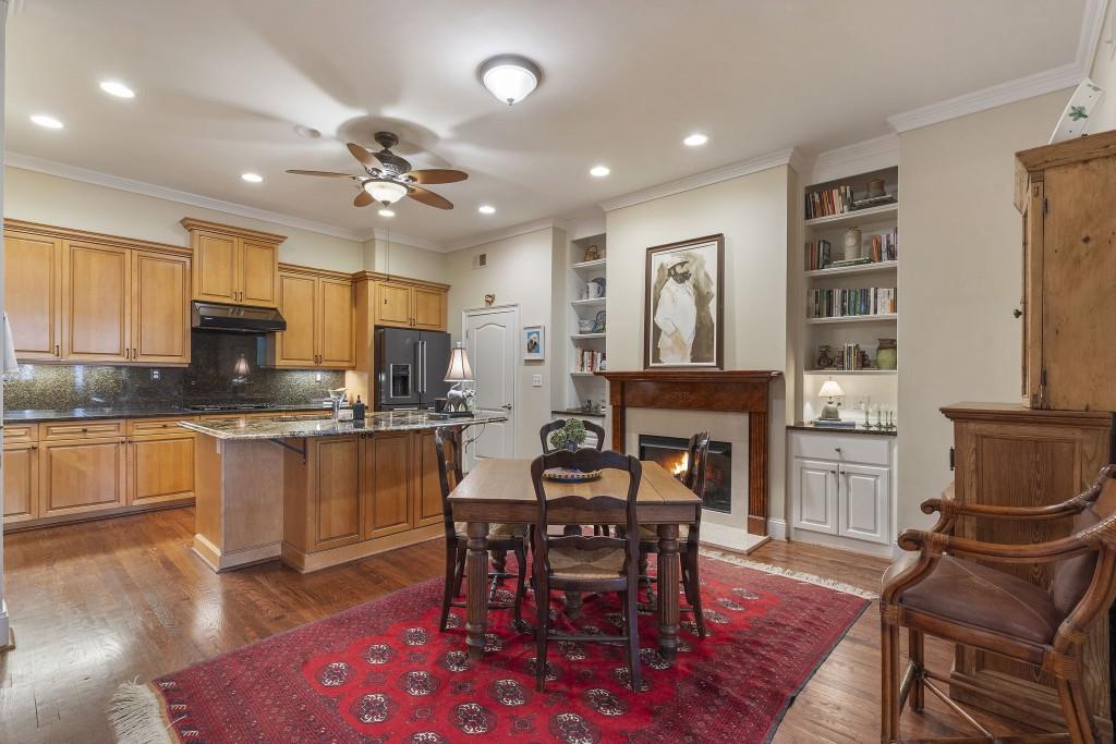 417 Clairemont Avenue 115