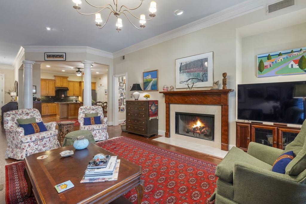 417 Clairemont Avenue 115